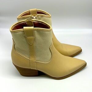 Universal Thread - Kay Cream Zip On Cowboy Pointed Toe Ankle Boot Size 9
